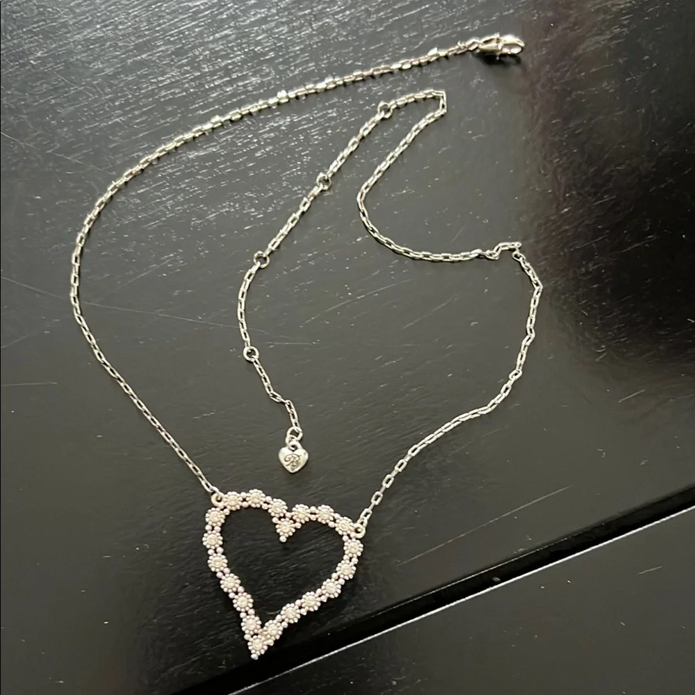 Elegant Silver Heart Necklace - Picture 1 of 1